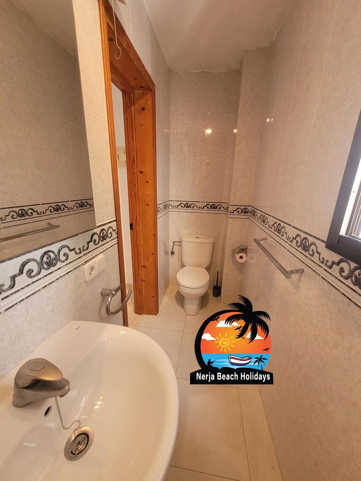 Spacious 2 Bed, 2 Bath In Capistrano Playa, Appartement Nerja